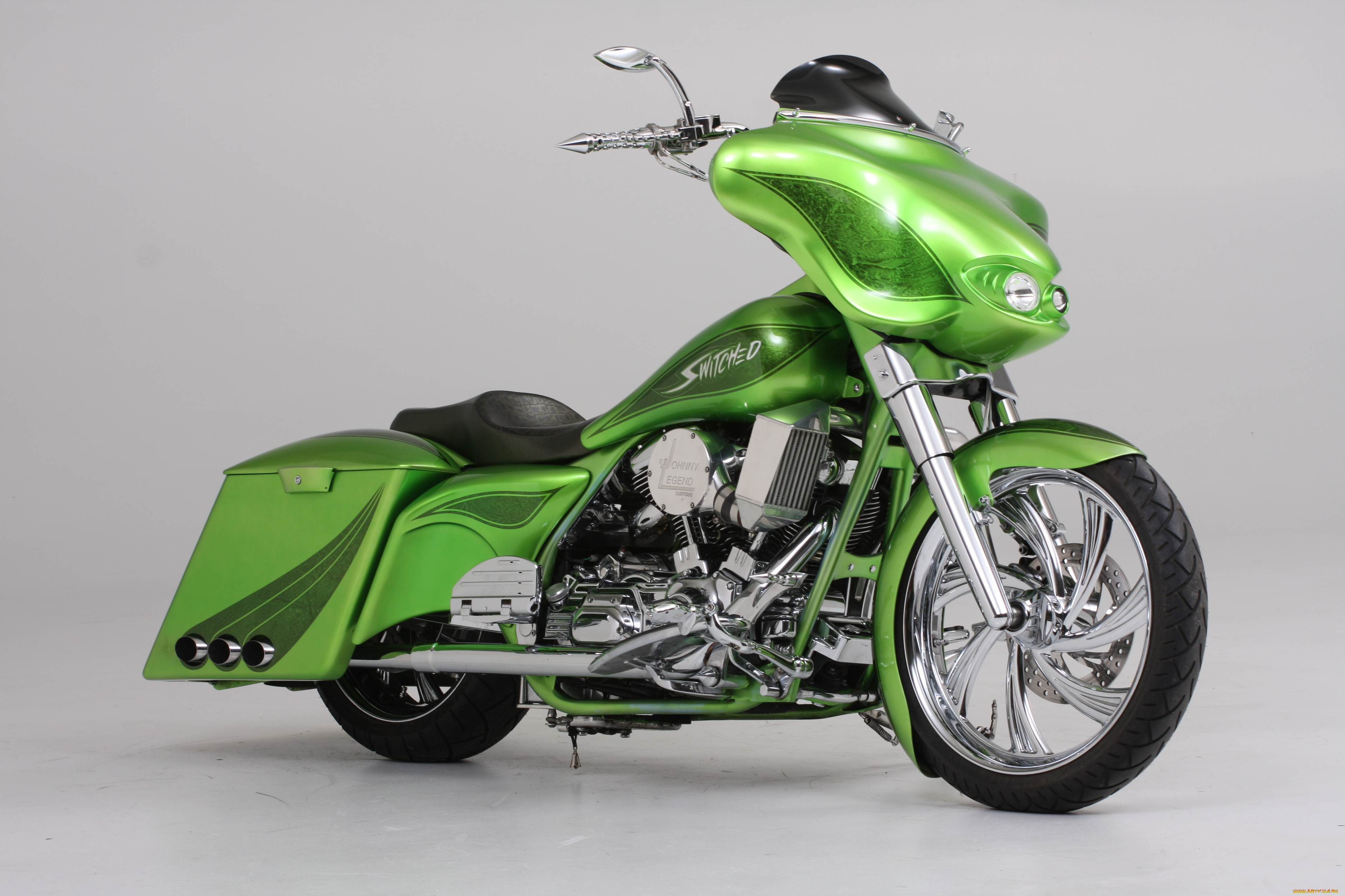 Unique customs. Зелёный кастом мотоцикл. Кастом салатовый. Custom Bike Green. Зелёный мотоцикл кастом блестит.